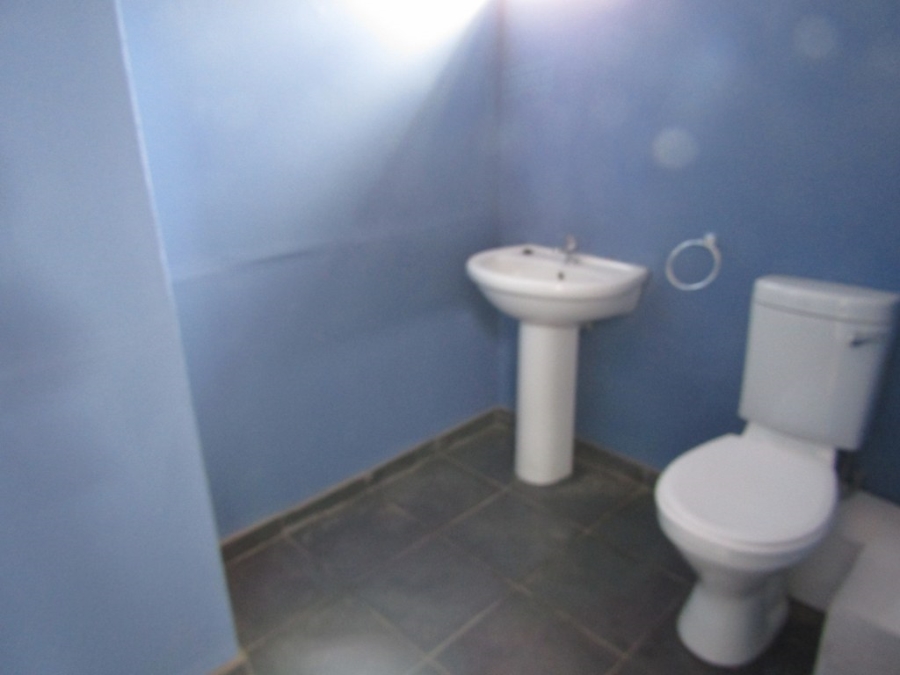To Let commercial Property for Rent in Humansdorp Eastern Cape